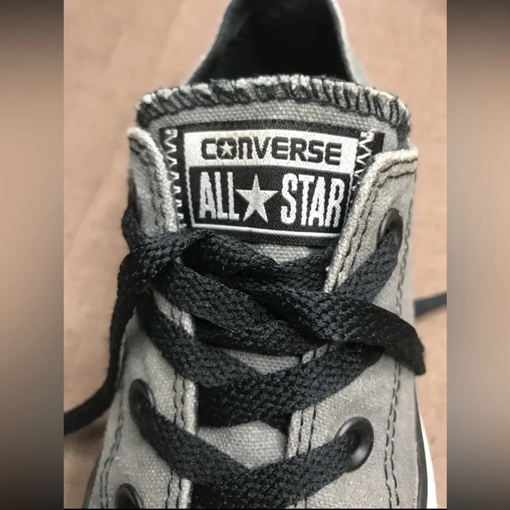 Converse Women's Sneakers Gray Canvas Low Top Size 5 Shoes Chuck Taylor Chucks